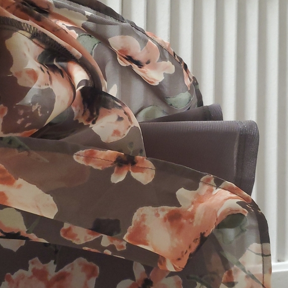 Flowy Floral Dress - Picture 13 of 14